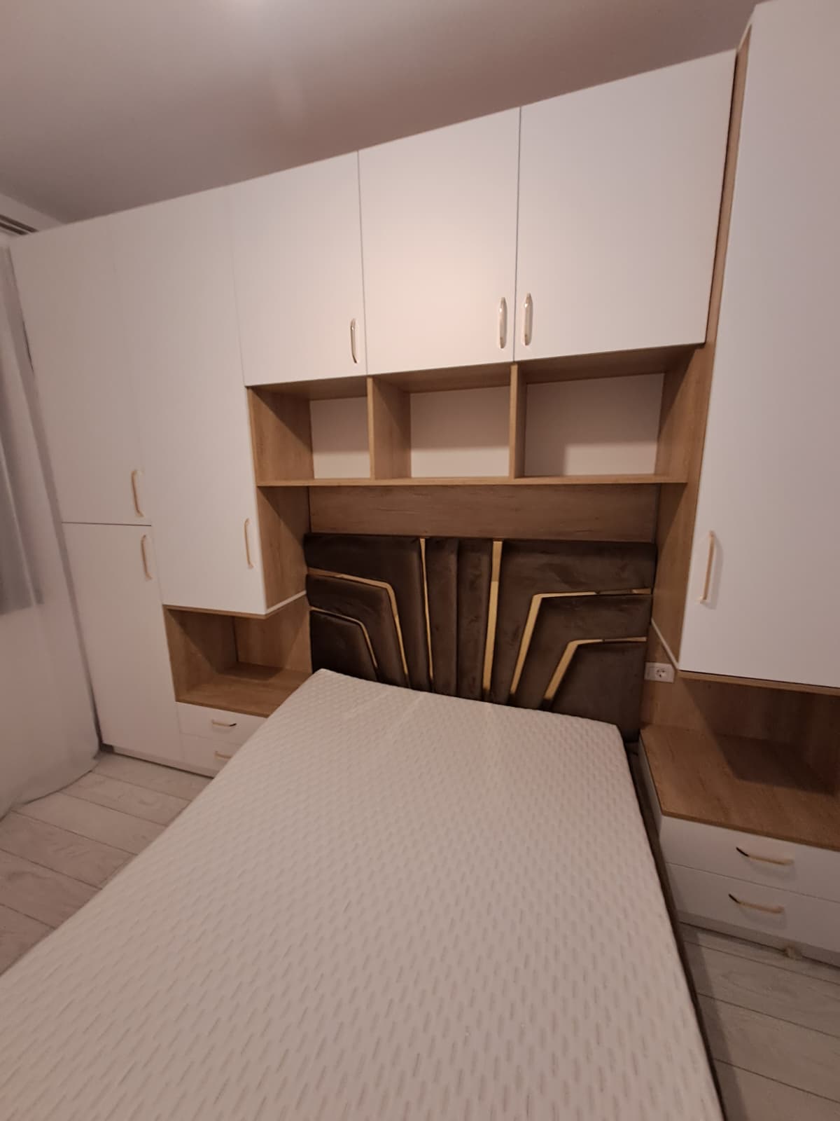 Pat Tapițat Tineret